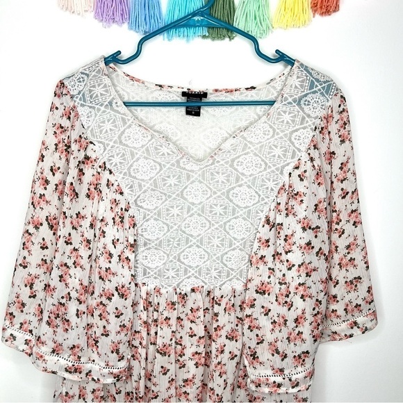 Torrid Chasing Ditsy Floral Lace Inset Chiffon Blouse Pink and White Size Large - Picture 5 of 15